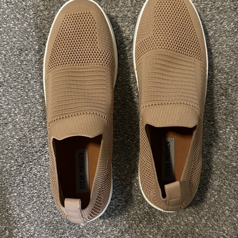 Steve Madden Tan Loafers Breathable Slip-Ons